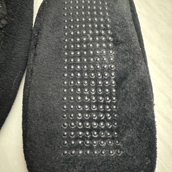 Comfy slippers size 6-7 - Picture 3 of 3